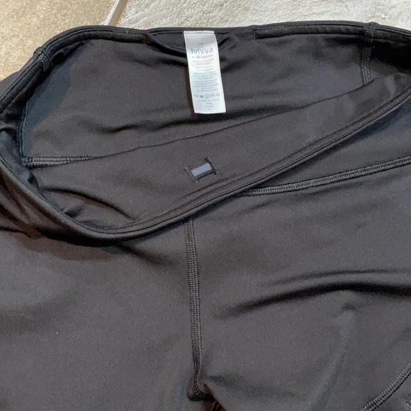 Ivivva black leggings with mesh bottoms. Excellent condition - Picture 4 of 7